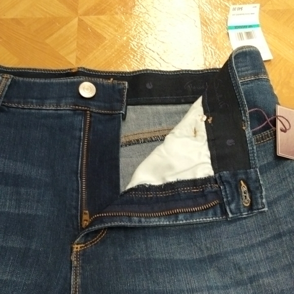 Gloria Vanderbilt High Rise Relaxed Straight Leg Petite Jeans - Picture 6 of 12